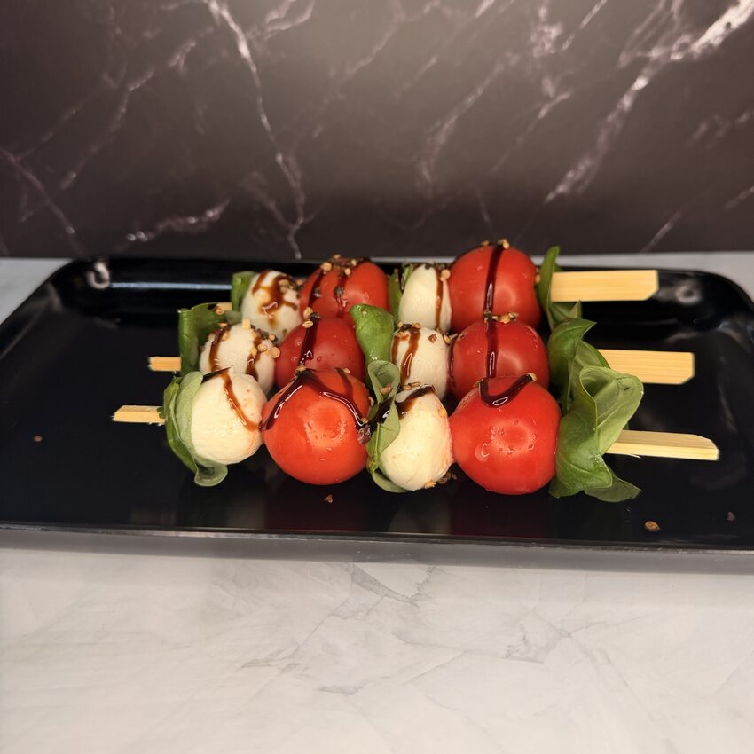 Antipasti-Spieße Tomate-Mozzarella